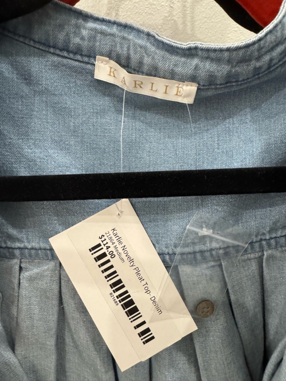 Karlie Light Wash Chambray Button Front Puff Sleeve Top Pleated NWT Medium - Picture 4 of 10